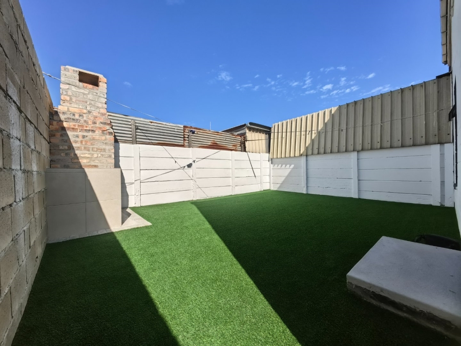 2 Bedroom Property for Sale in Eastridge Western Cape